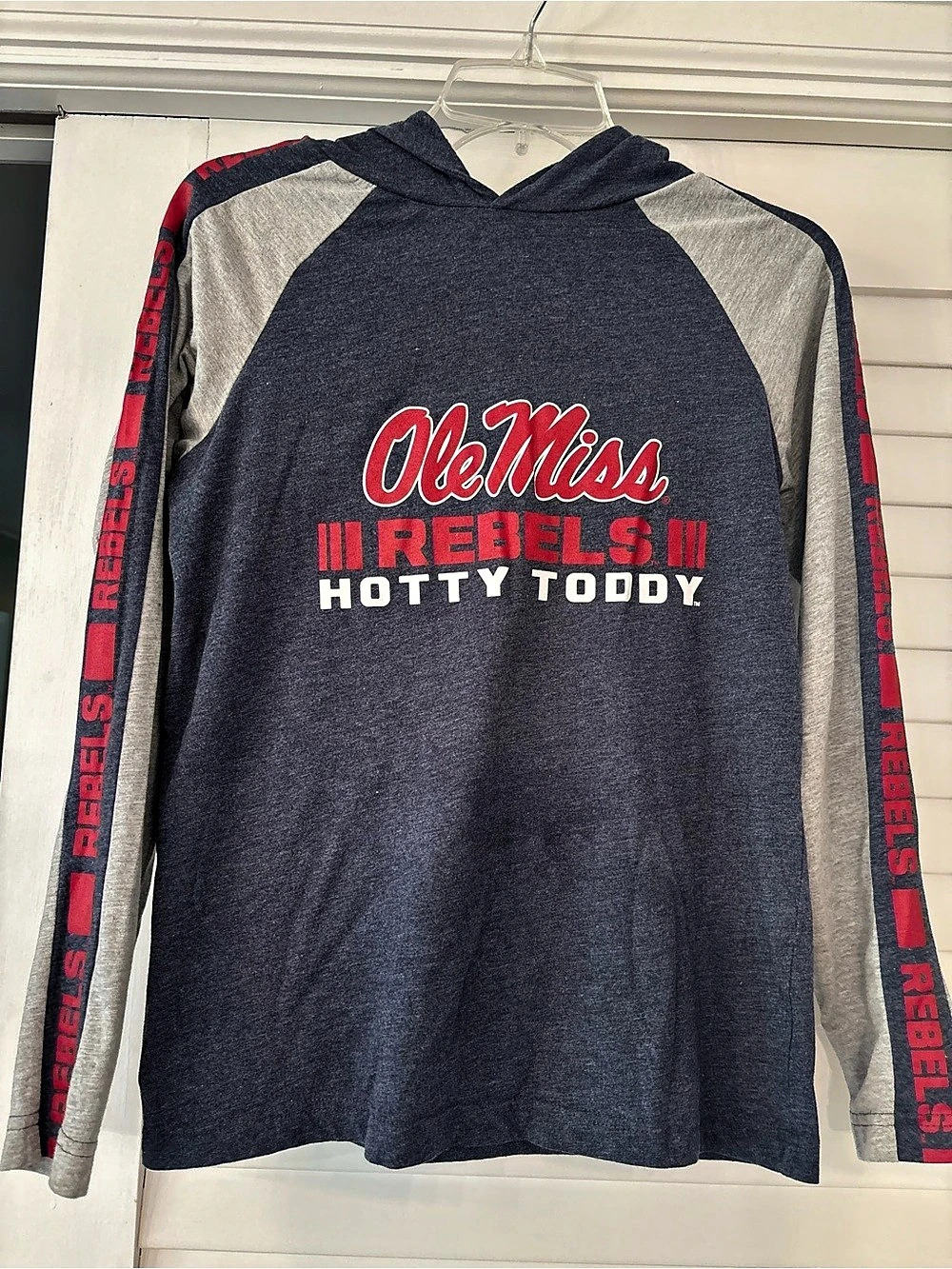 Colosseum Ole Miss Rebels Youth Hooded Sweatshirt Large
